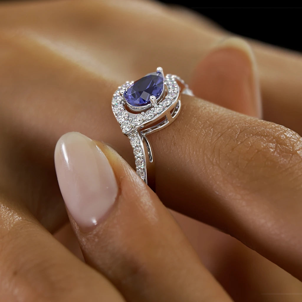The Glimva Gem Ring