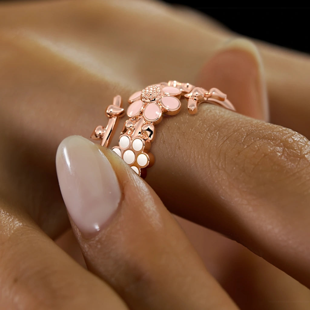 The Trifoliate Spiral Ring